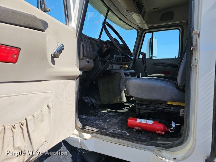 image for item EJ5390 2000 Mack CX613 flatbed truck