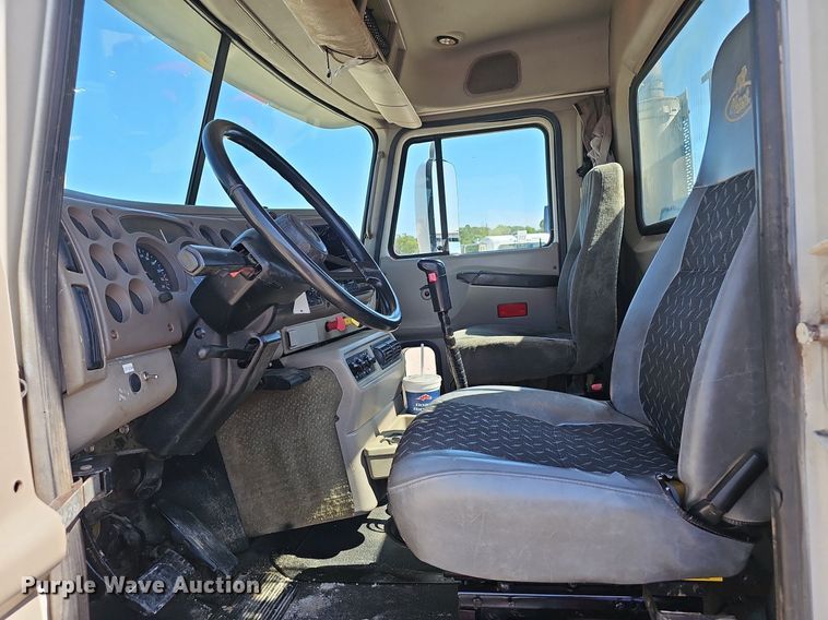 image for item EJ5390 2000 Mack CX613 flatbed truck