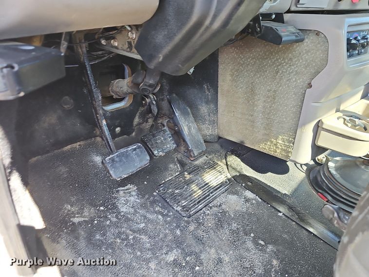 image for item EJ5390 2000 Mack CX613 flatbed truck