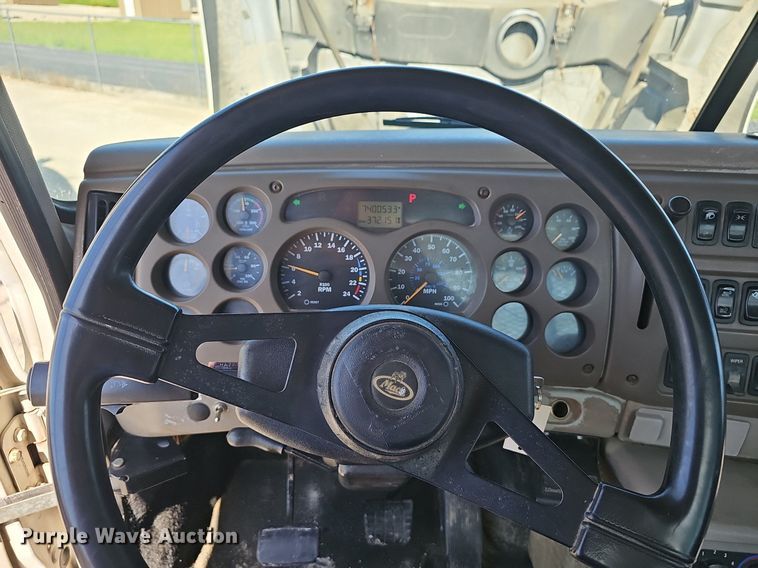 image for item EJ5390 2000 Mack CX613 flatbed truck