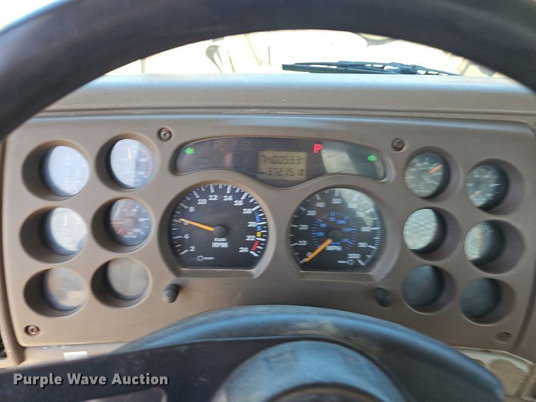 image for item EJ5390 2000 Mack CX613 flatbed truck