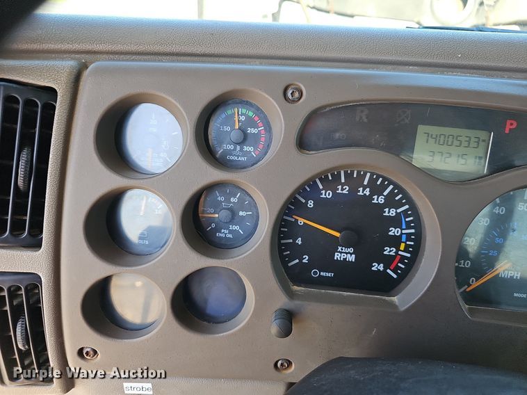 image for item EJ5390 2000 Mack CX613 flatbed truck