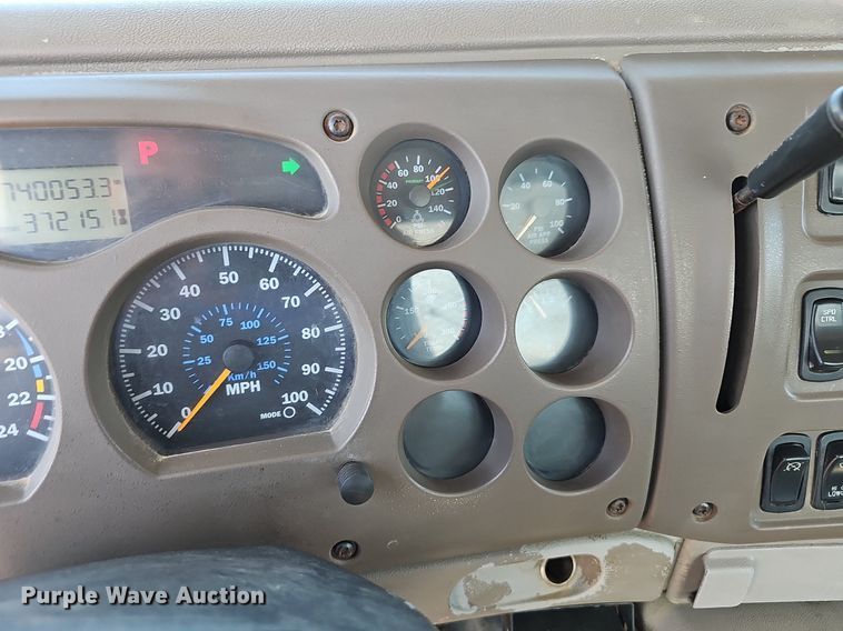 image for item EJ5390 2000 Mack CX613 flatbed truck