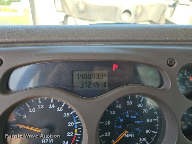 image for item EJ5390 2000 Mack CX613 flatbed truck