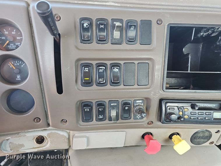 image for item EJ5390 2000 Mack CX613 flatbed truck