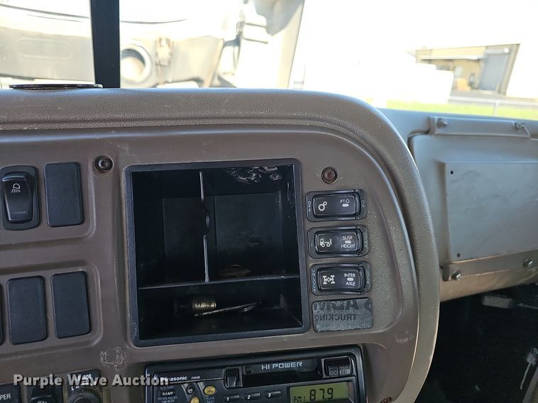 image for item EJ5390 2000 Mack CX613 flatbed truck