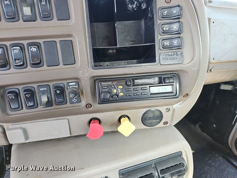 image for item EJ5390 2000 Mack CX613 flatbed truck