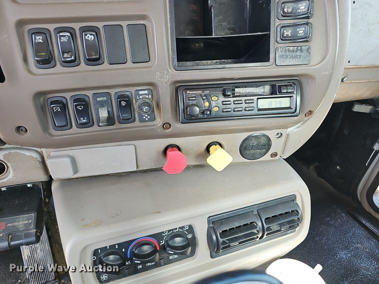 image for item EJ5390 2000 Mack CX613 flatbed truck