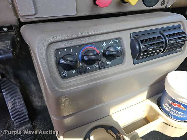 image for item EJ5390 2000 Mack CX613 flatbed truck