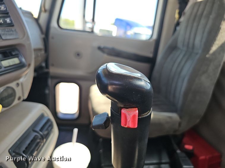 image for item EJ5390 2000 Mack CX613 flatbed truck