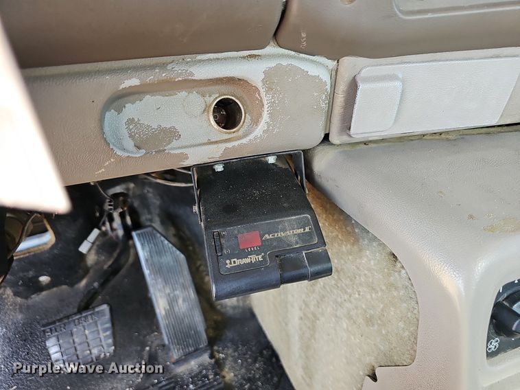 image for item EJ5390 2000 Mack CX613 flatbed truck