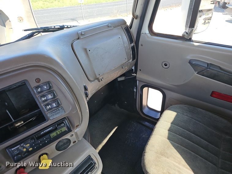 image for item EJ5390 2000 Mack CX613 flatbed truck