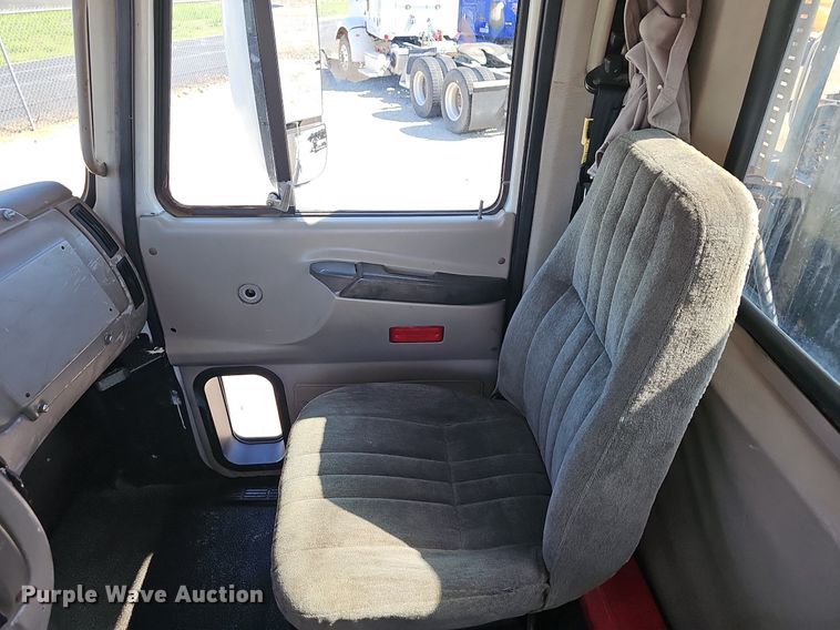 image for item EJ5390 2000 Mack CX613 flatbed truck