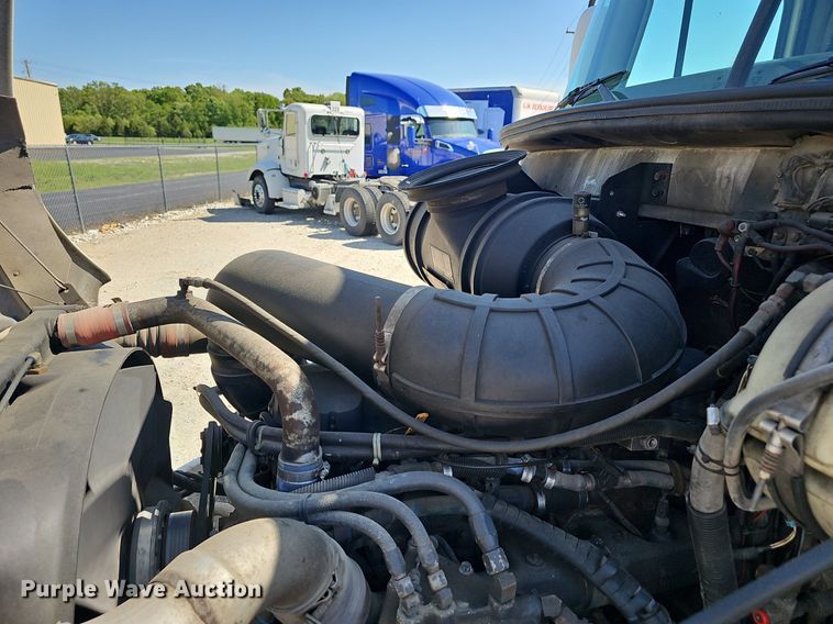 image for item EJ5390 2000 Mack CX613 flatbed truck