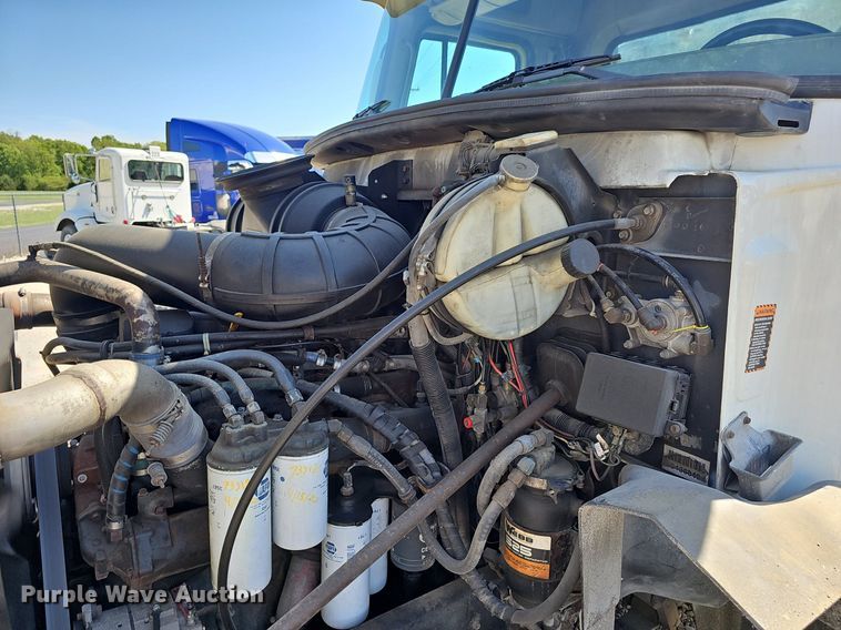 image for item EJ5390 2000 Mack CX613 flatbed truck