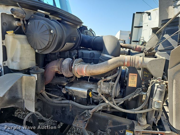 image for item EJ5390 2000 Mack CX613 flatbed truck