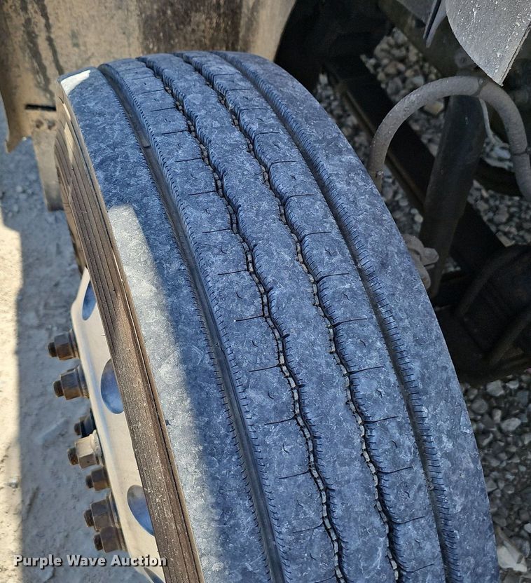 image for item EJ5390 2000 Mack CX613 flatbed truck