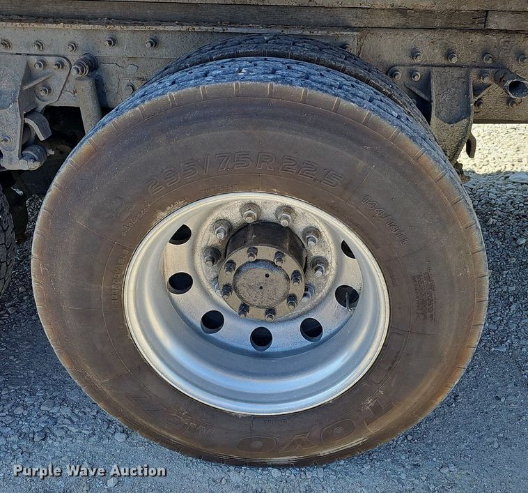 image for item EJ5390 2000 Mack CX613 flatbed truck