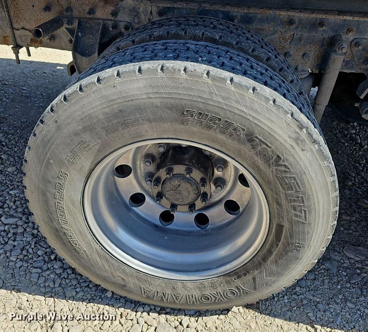 image for item EJ5390 2000 Mack CX613 flatbed truck