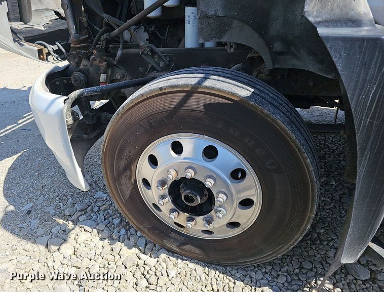 image for item EJ5390 2000 Mack CX613 flatbed truck