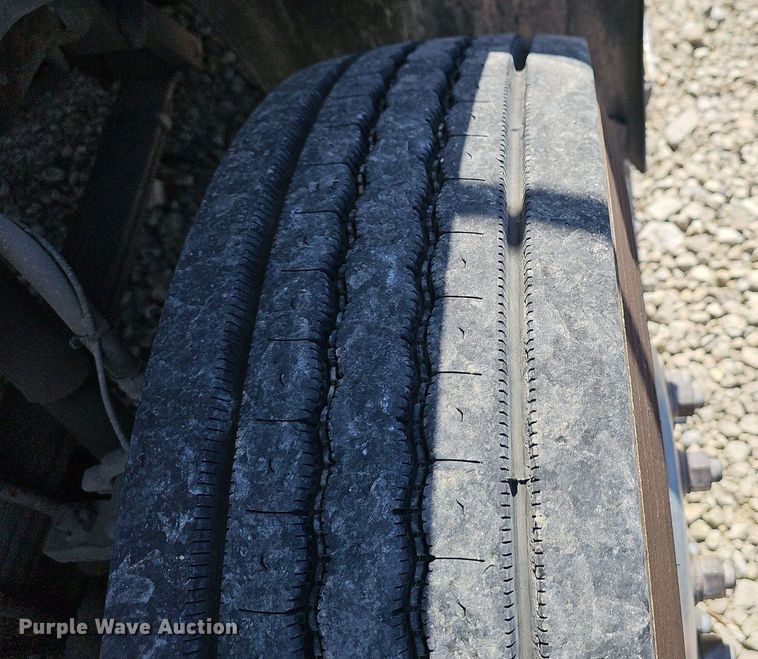 image for item EJ5390 2000 Mack CX613 flatbed truck