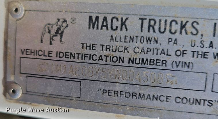 image for item EJ5390 2000 Mack CX613 flatbed truck