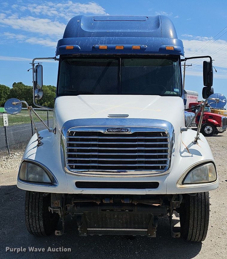 image for item EJ5391 2005 Freightliner Columbia 120 semi truck