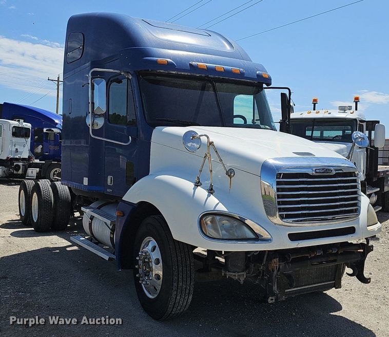 image for item EJ5391 2005 Freightliner Columbia 120 semi truck