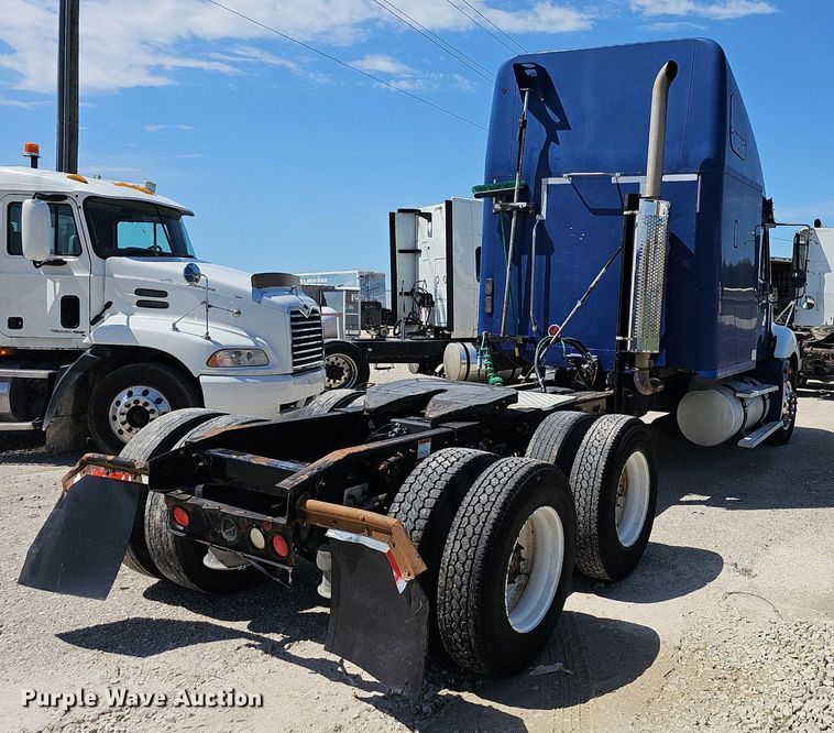 image for item EJ5391 2005 Freightliner Columbia 120 semi truck