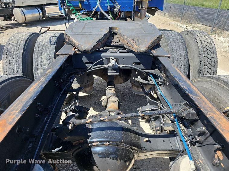 image for item EJ5391 2005 Freightliner Columbia 120 semi truck