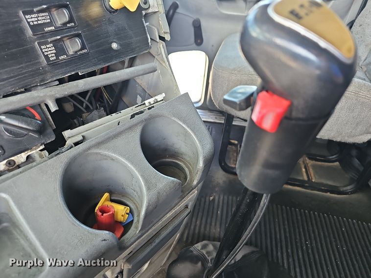 image for item EJ5391 2005 Freightliner Columbia 120 semi truck