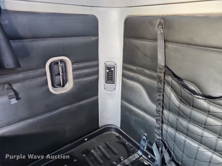 image for item EJ5391 2005 Freightliner Columbia 120 semi truck