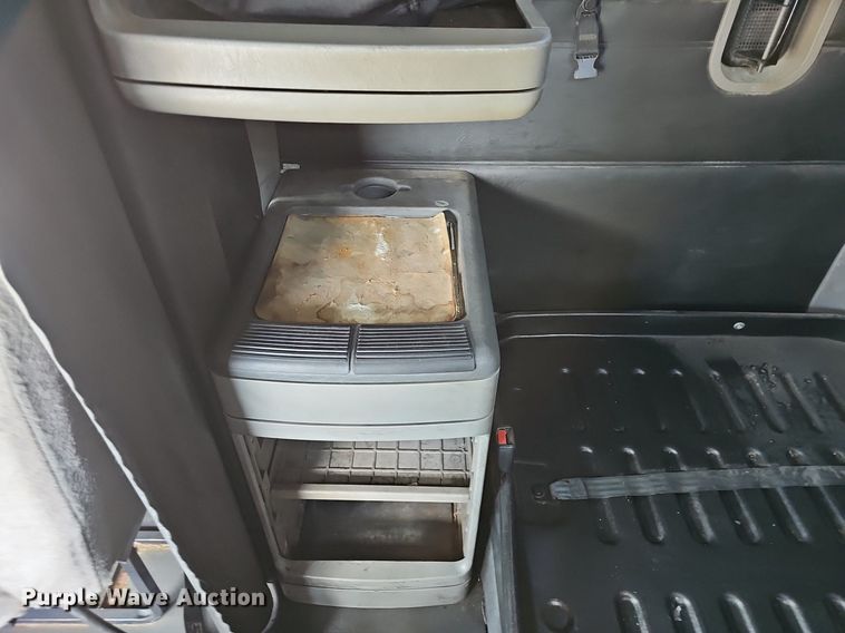 image for item EJ5391 2005 Freightliner Columbia 120 semi truck