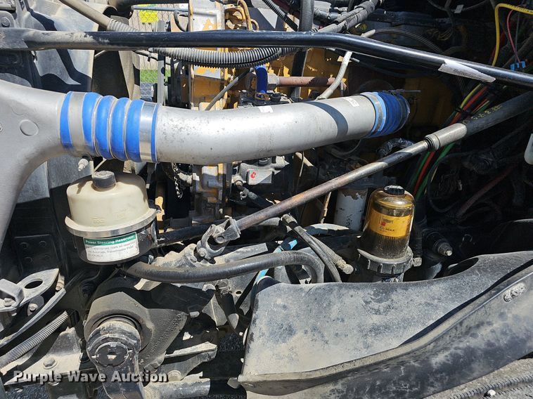 image for item EJ5391 2005 Freightliner Columbia 120 semi truck