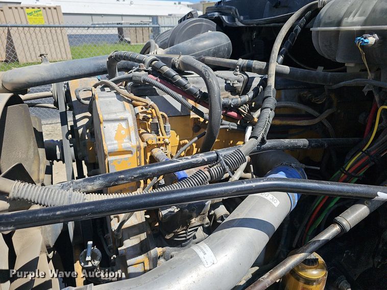 image for item EJ5391 2005 Freightliner Columbia 120 semi truck