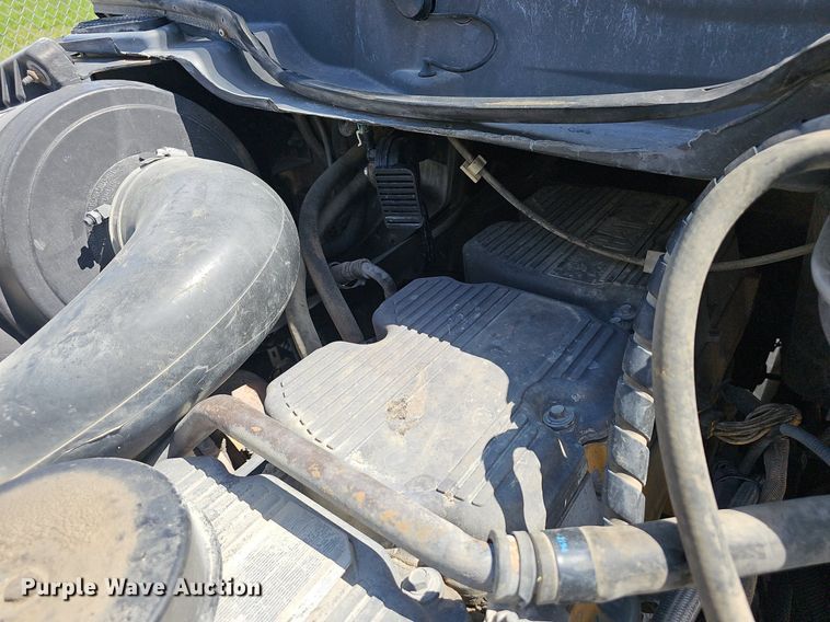 image for item EJ5391 2005 Freightliner Columbia 120 semi truck