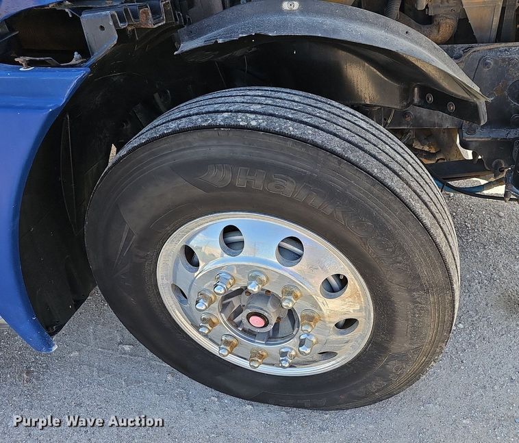 image for item EJ5391 2005 Freightliner Columbia 120 semi truck