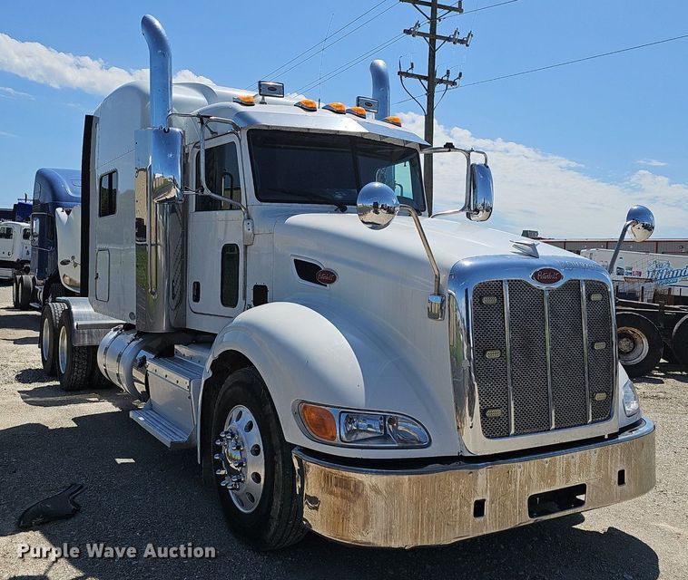 image for item EJ5392 2011 Peterbilt  386 semi truck