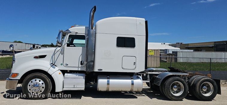 image for item EJ5392 2011 Peterbilt  386 semi truck