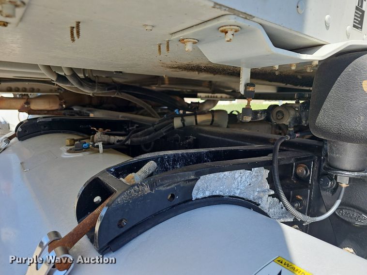 image for item EJ5392 2011 Peterbilt  386 semi truck