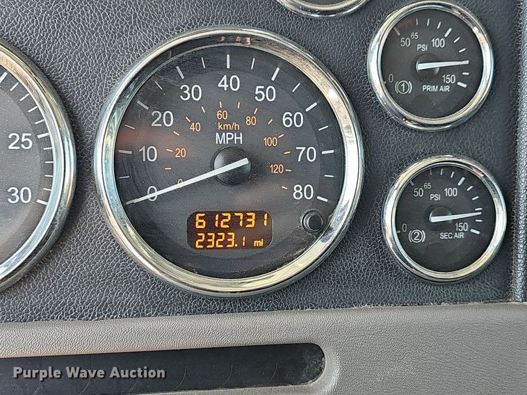 image for item EJ5392 2011 Peterbilt  386 semi truck