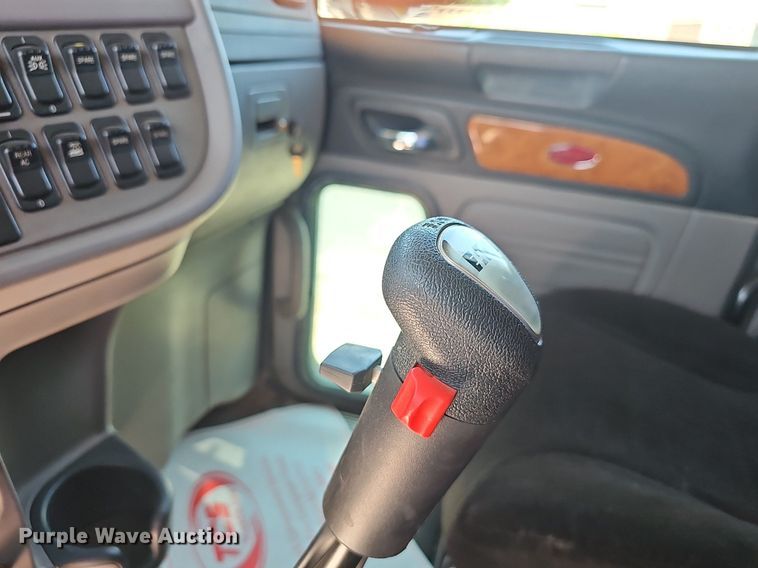 image for item EJ5392 2011 Peterbilt  386 semi truck