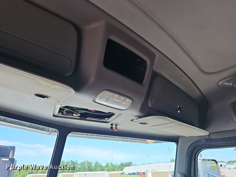 image for item EJ5392 2011 Peterbilt  386 semi truck