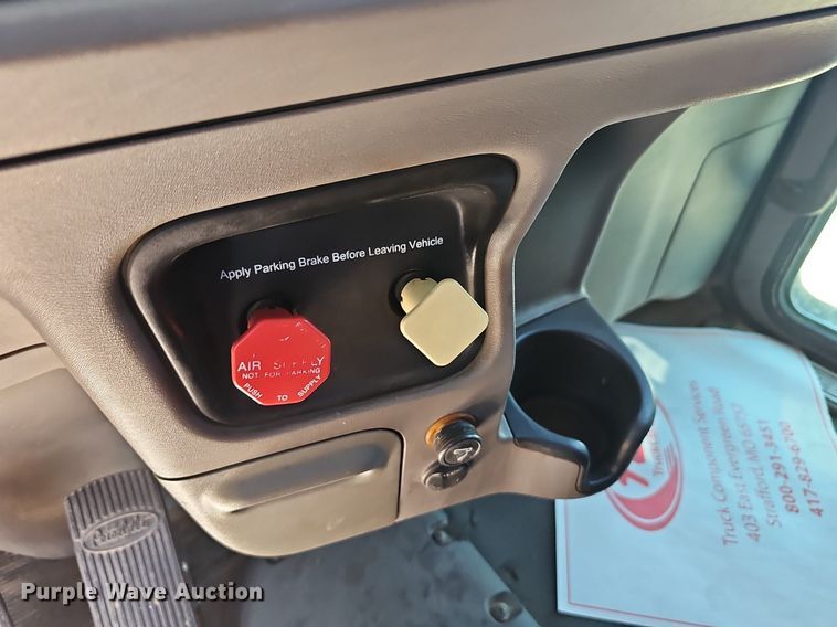 image for item EJ5392 2011 Peterbilt  386 semi truck