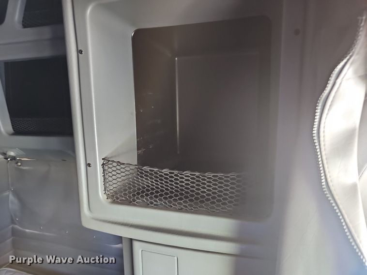 image for item EJ5392 2011 Peterbilt  386 semi truck