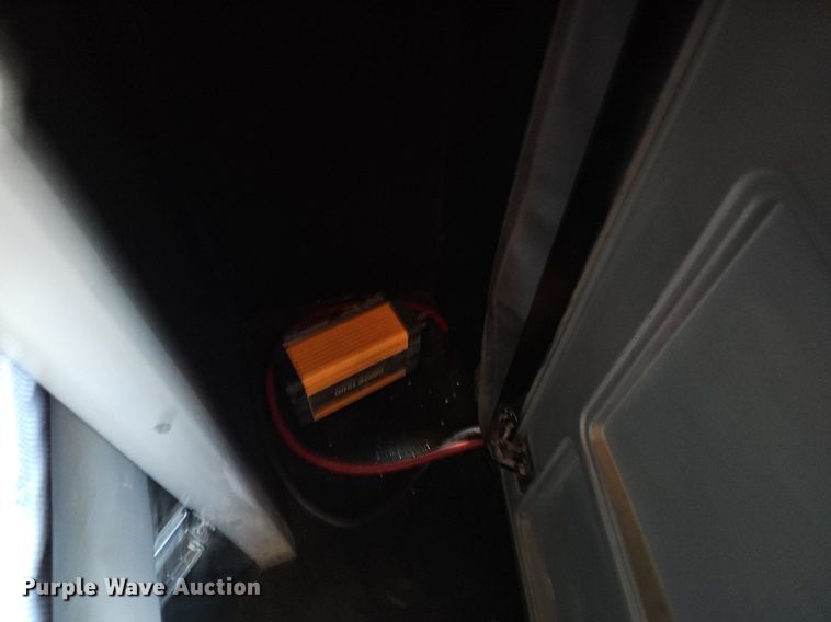 image for item EJ5392 2011 Peterbilt  386 semi truck