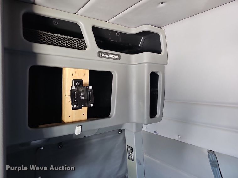 image for item EJ5392 2011 Peterbilt  386 semi truck