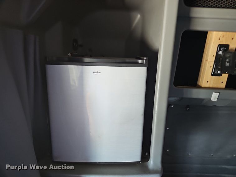 image for item EJ5392 2011 Peterbilt  386 semi truck