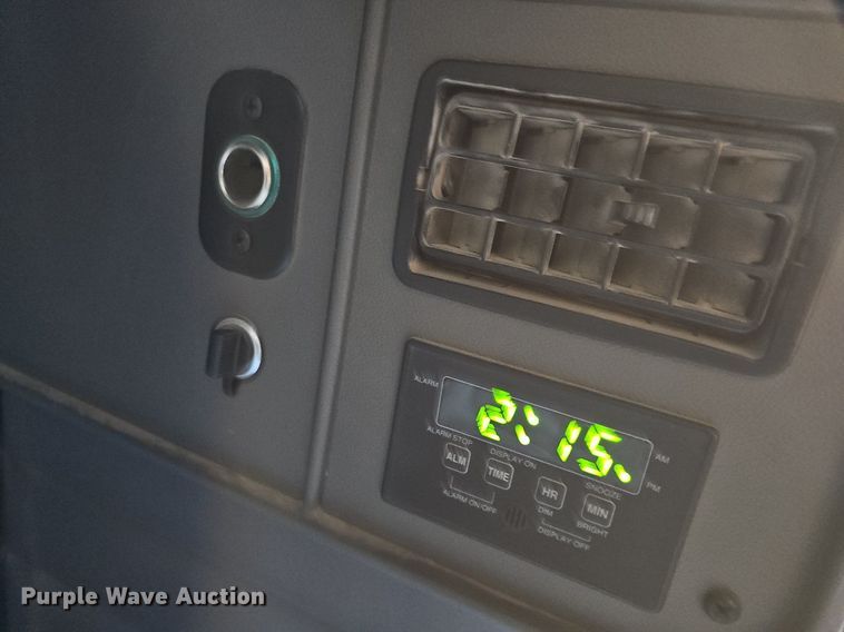 image for item EJ5392 2011 Peterbilt  386 semi truck