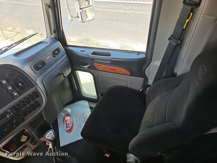 image for item EJ5392 2011 Peterbilt  386 semi truck